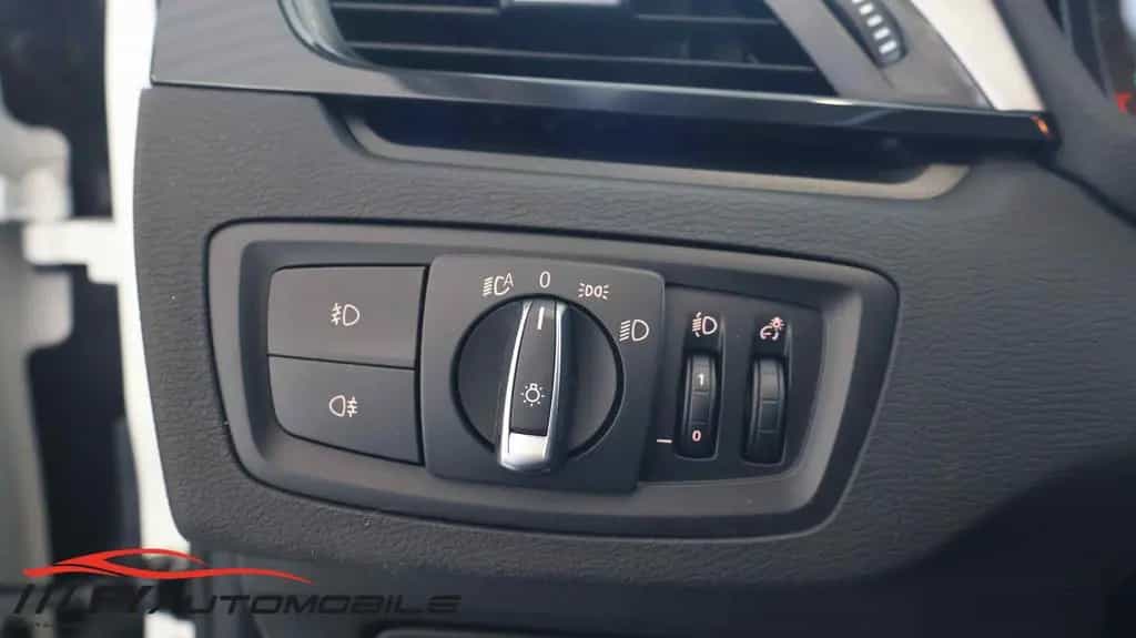 BMW X1 sDrive 18 i Advantage 03/2018-photo-19