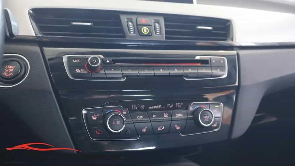 BMW X1 sDrive 18 i Advantage 03/2018-photo-22
