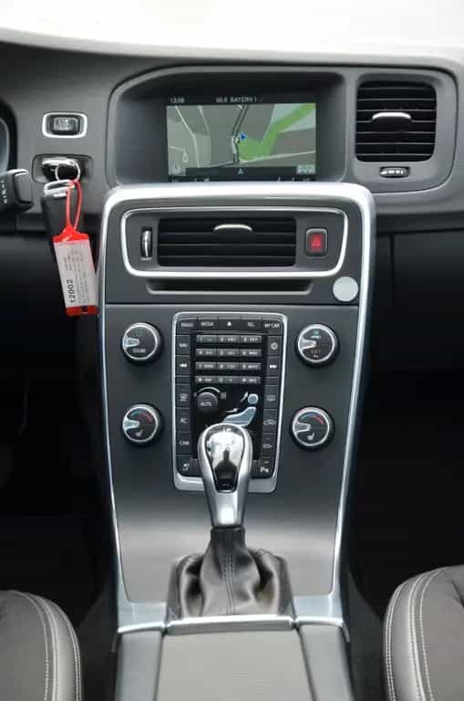 Volvo S60 Lim. Kinetic*KAMERA*LED*NAVI*AUTOM*TOP 11/2016-photo-15