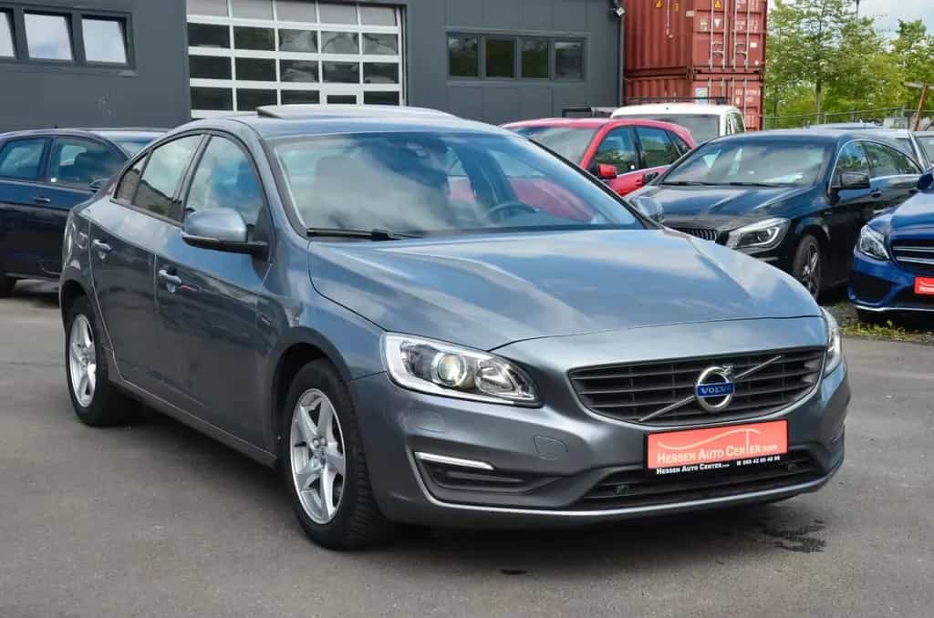 Volvo S60 Lim. Kinetic*KAMERA*LED*NAVI*AUTOM*TOP 11/2016-photo-2