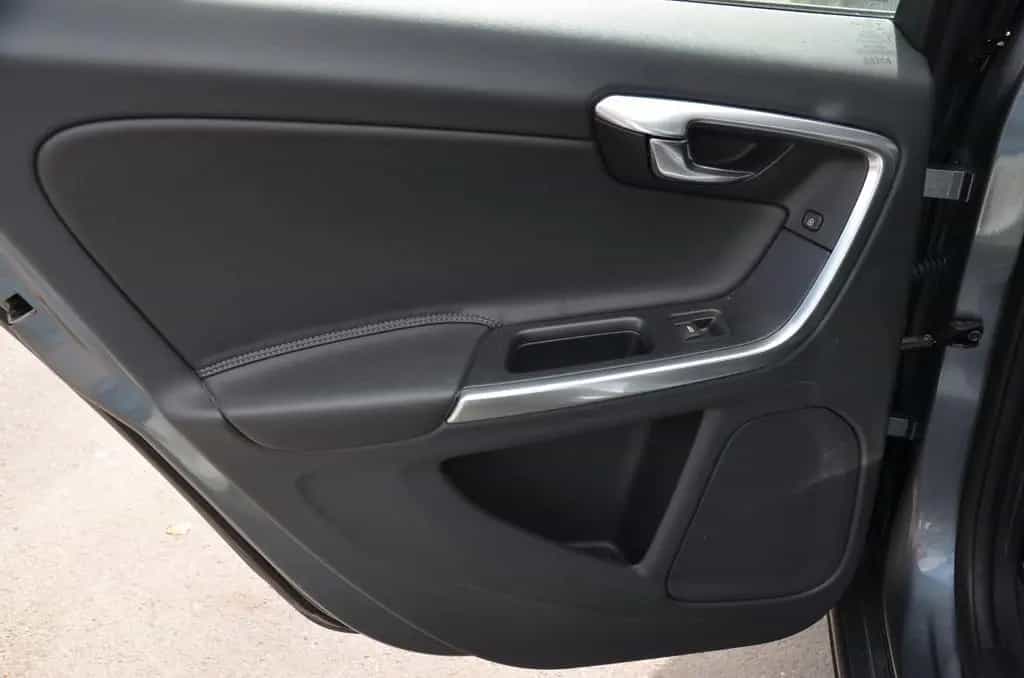 Volvo S60 Lim. Kinetic*KAMERA*LED*NAVI*AUTOM*TOP 11/2016-photo-26
