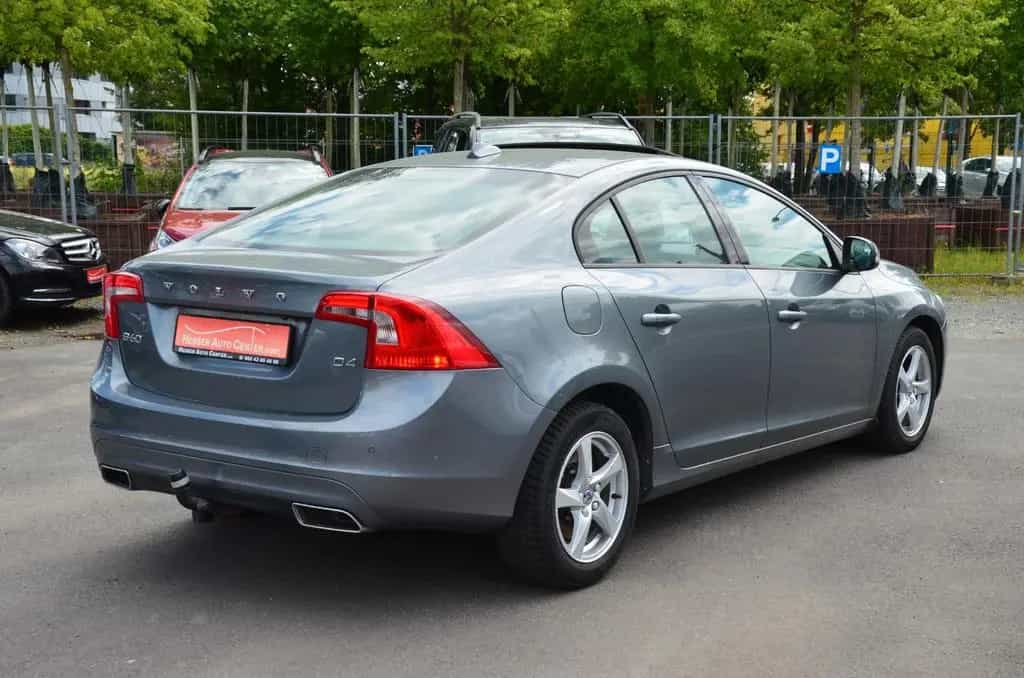 Volvo S60 Lim. Kinetic*KAMERA*LED*NAVI*AUTOM*TOP 11/2016-photo-4