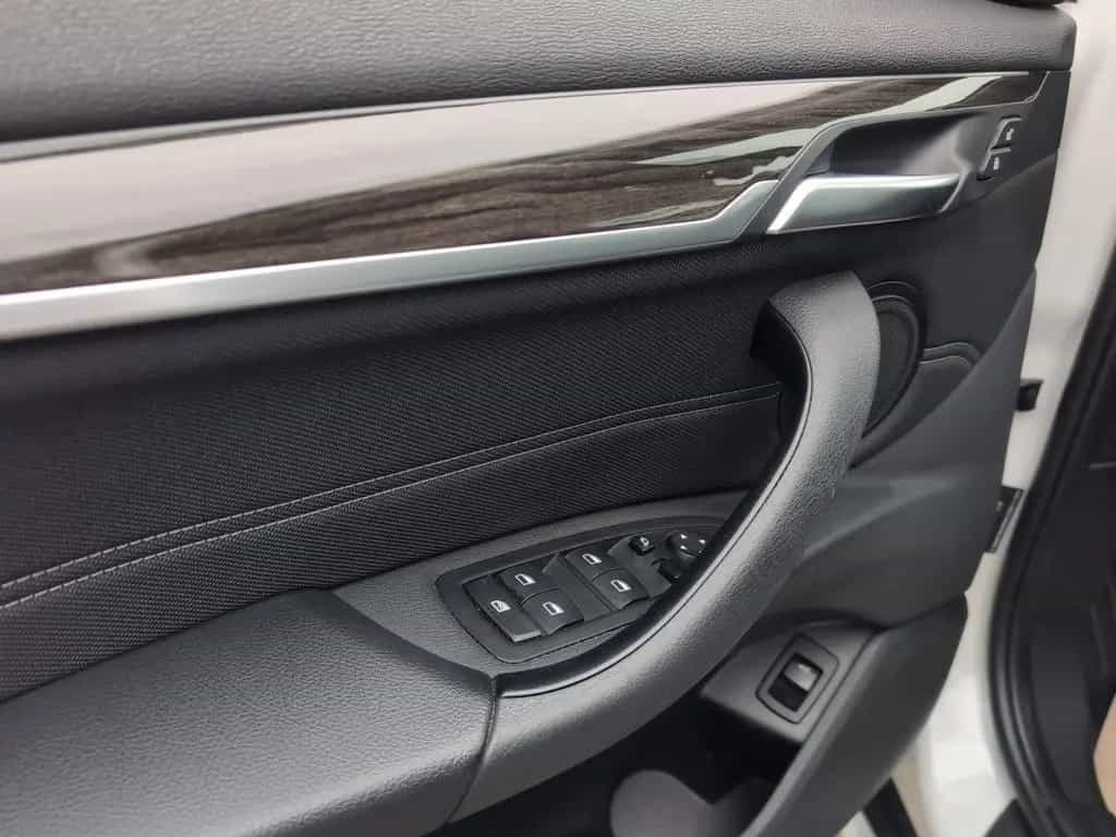 BMW X1 sDrive20i Sport Line Sport Line | AHK RFK BT 09/2018-photo-16