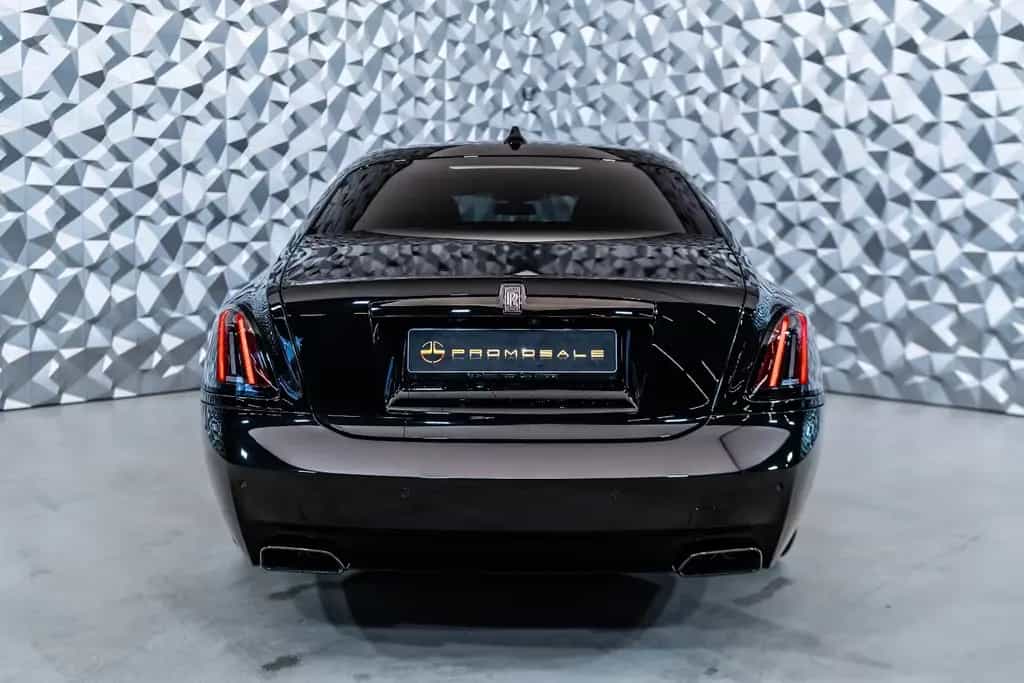 Rolls-Royce Ghost Black Badge - Shooting Star - Rear Theatre 02/2025-photo-4