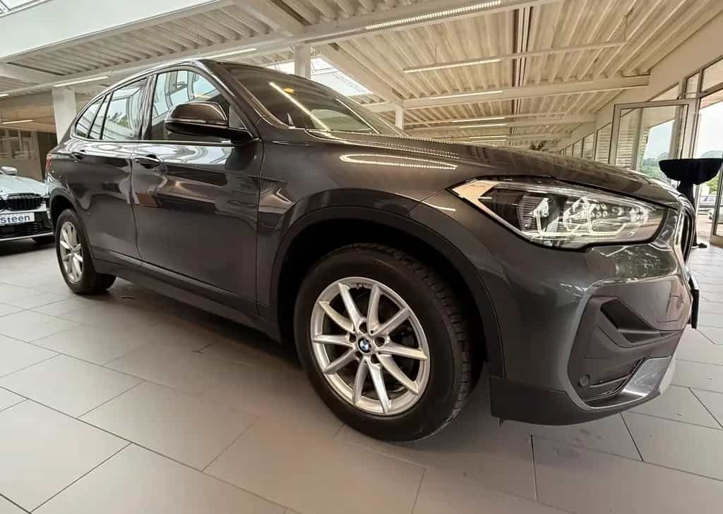 BMW X1 sDrive18d Aut. Advantage 02/2022-photo-2