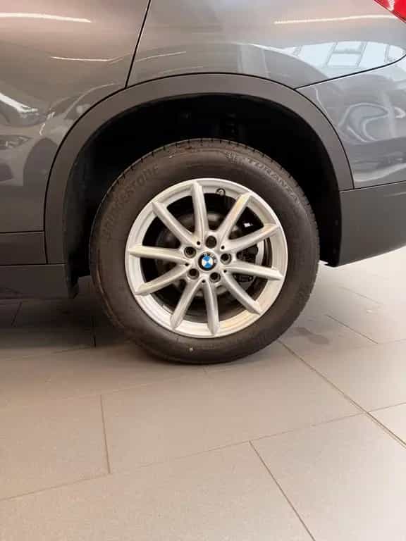 BMW X1 sDrive18d Aut. Advantage 02/2022-photo-3