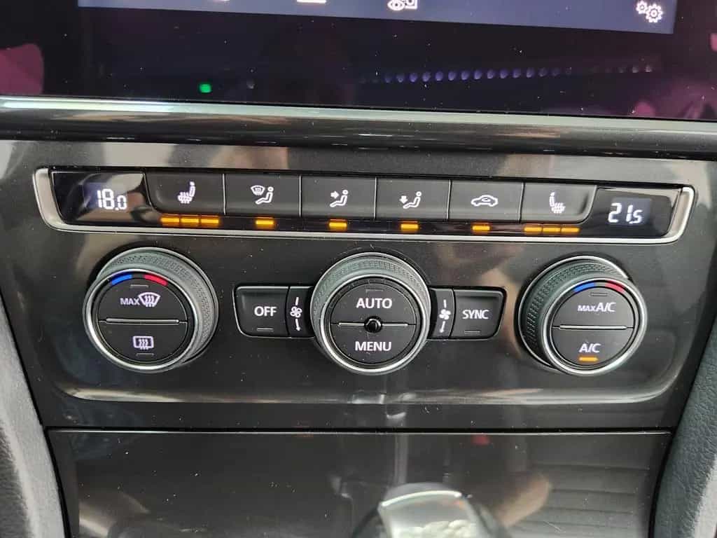 Volkswagen Golf Variant Comfortline ACC LED CarPlay M&S Kam 10/2017-photo-24