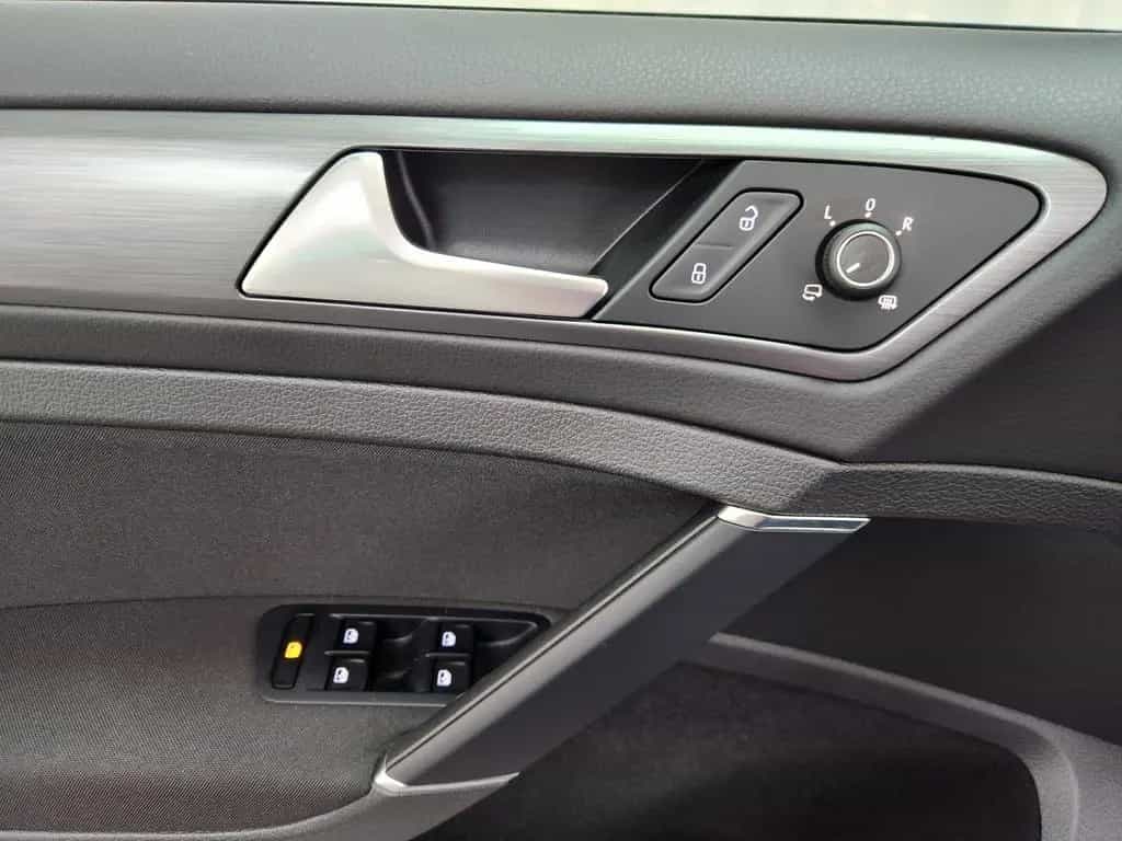 Volkswagen Golf Variant Comfortline ACC LED CarPlay M&S Kam 10/2017-photo-27