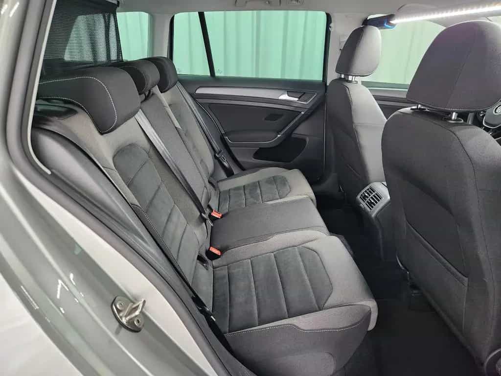 Volkswagen Golf Variant Comfortline ACC LED CarPlay M&S Kam 10/2017-photo-9