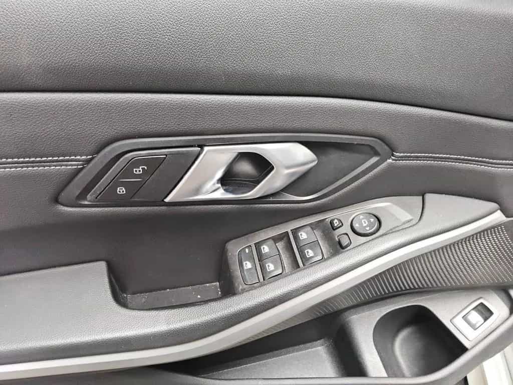 BMW 320 dA Touring T-Leder Navi LED PDC SHZ 04/2023-photo-9