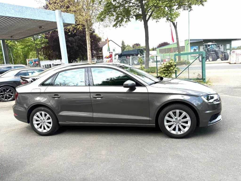 Audi A3 Limousine attraction **KLIMAAUT.**SITZHZG.** 02/2015-photo-1