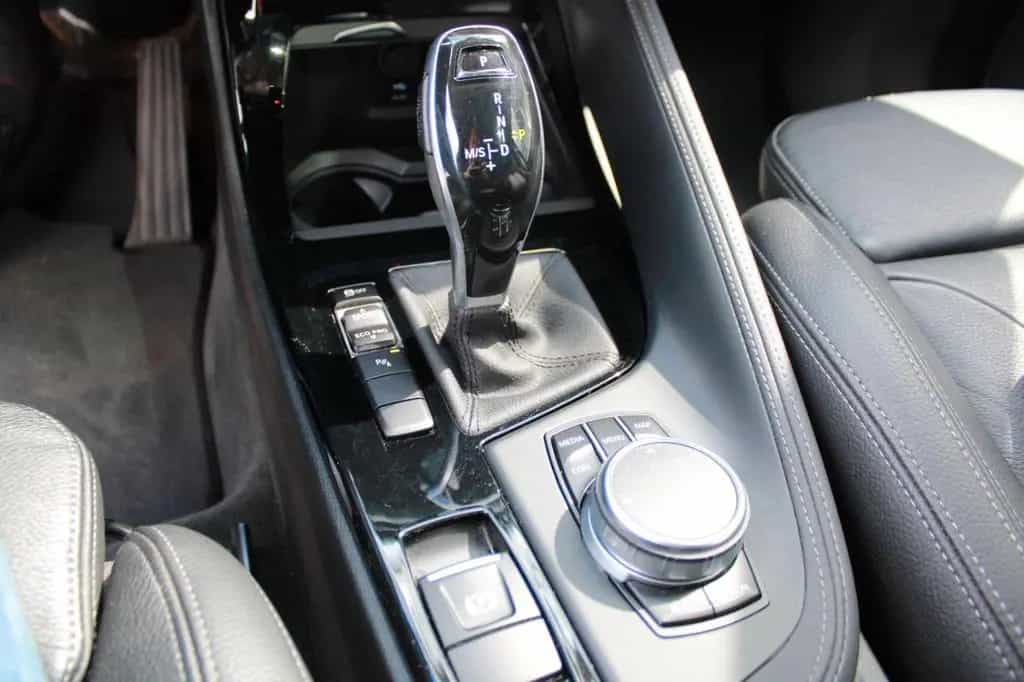 BMW X1 sDrive18d xLine HUD LED HIFI AHK PANO NAVI 06/2019-photo-10