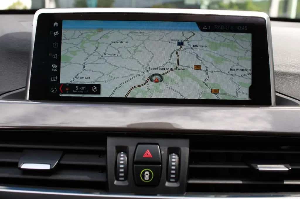 BMW X1 sDrive18d xLine HUD LED HIFI AHK PANO NAVI 06/2019-photo-23