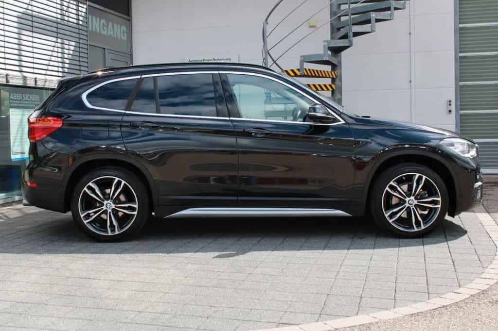 BMW X1 sDrive18d xLine HUD LED HIFI AHK PANO NAVI 06/2019-photo-3