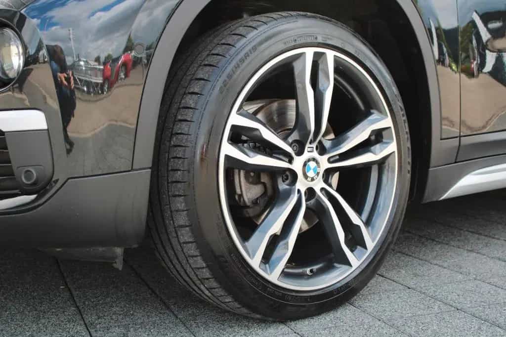 BMW X1 sDrive18d xLine HUD LED HIFI AHK PANO NAVI 06/2019-photo-5