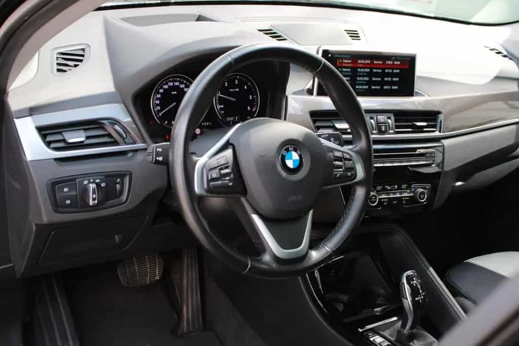 BMW X1 sDrive18d xLine HUD LED HIFI AHK PANO NAVI 06/2019-photo-7