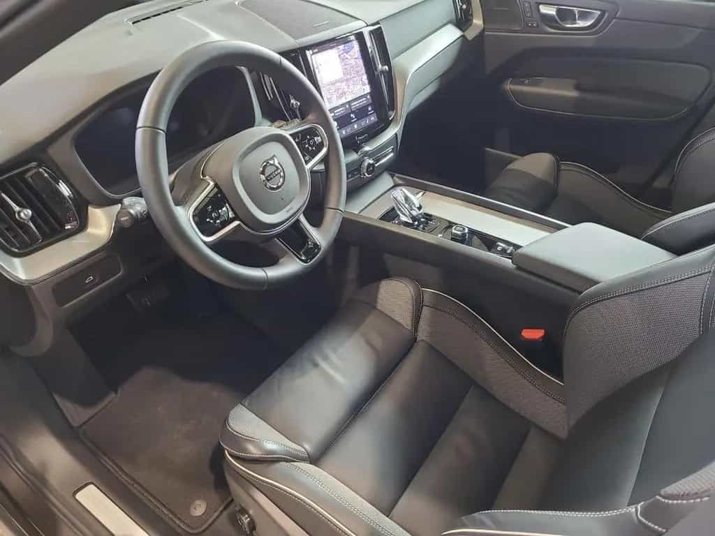 Volvo XC60 XC 60 Plus Dark AWD 02/2025-photo-11