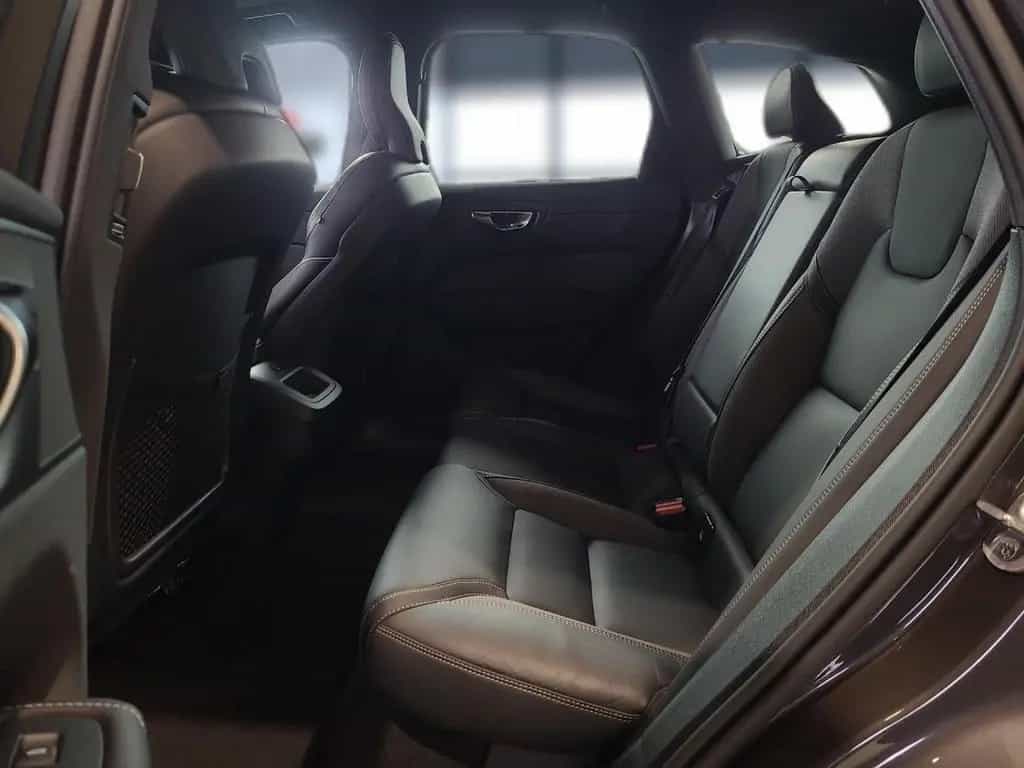 Volvo XC60 XC 60 Plus Dark AWD 02/2025-photo-13