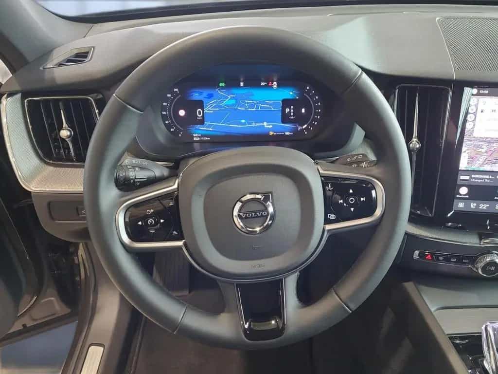 Volvo XC60 XC 60 Plus Dark AWD 02/2025-photo-14