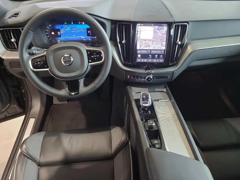 Volvo XC60 XC 60 Plus Dark AWD 02/2025-photo-15