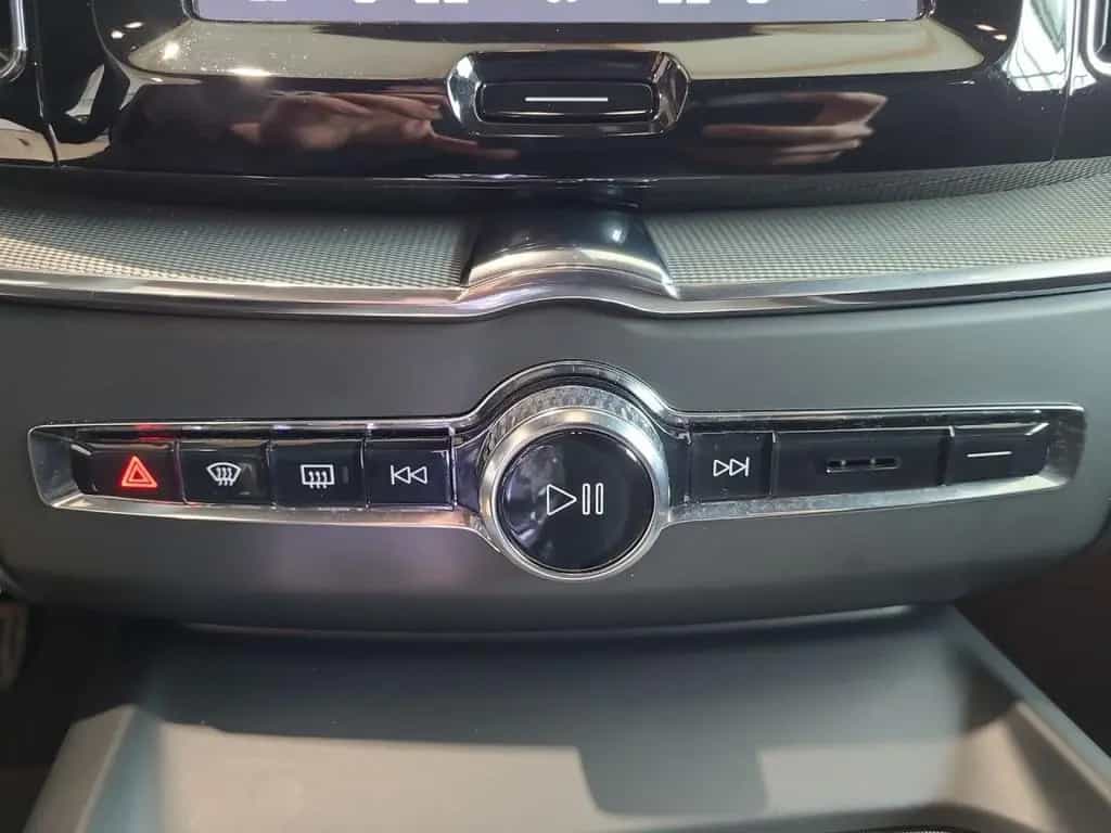 Volvo XC60 XC 60 Plus Dark AWD 02/2025-photo-20