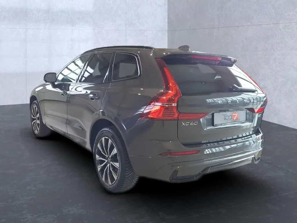 Volvo XC60 XC 60 Plus Dark AWD 02/2025-photo-4