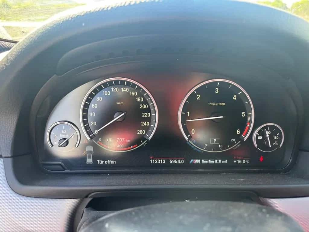 BMW M550 d xDrive Touring A M 02/2016-photo-3