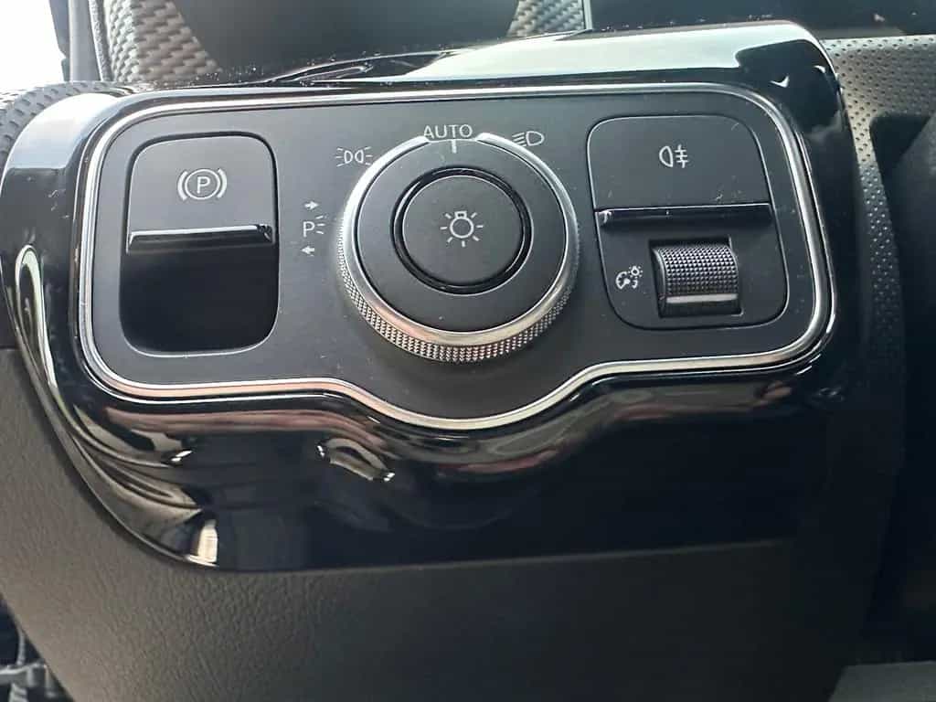Mercedes-Benz A 200 Progressive Pano Navi Kamera LED 11/2018-photo-17