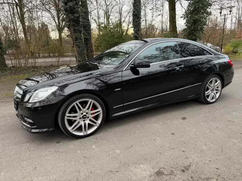 Mercedes-Benz E 350 Coupe AMG-Line Super Optik wenig km 10/2011-photo-1