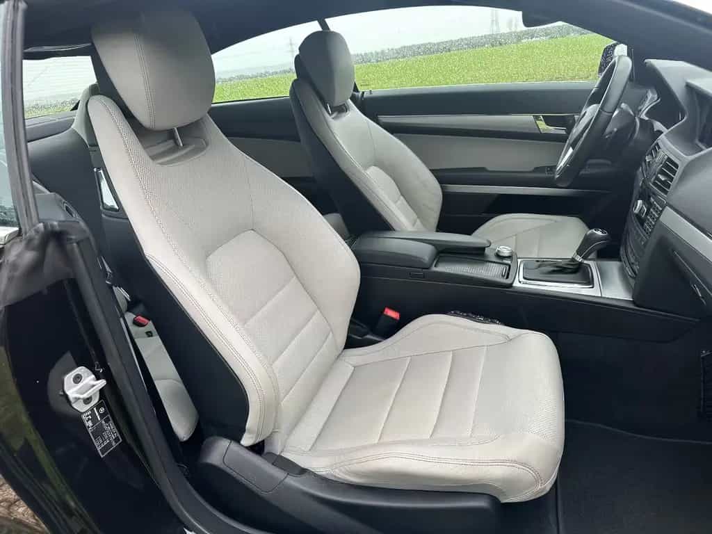 Mercedes-Benz E 350 Coupe AMG-Line Super Optik wenig km 10/2011-photo-11
