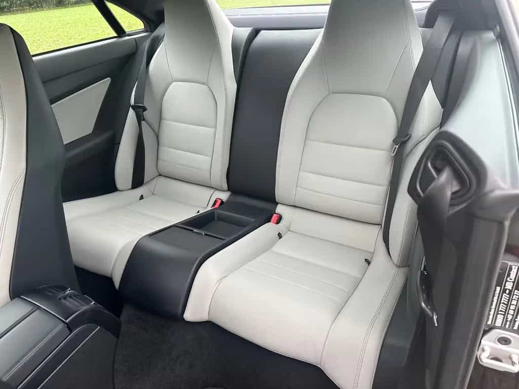 Mercedes-Benz E 350 Coupe AMG-Line Super Optik wenig km 10/2011-photo-12