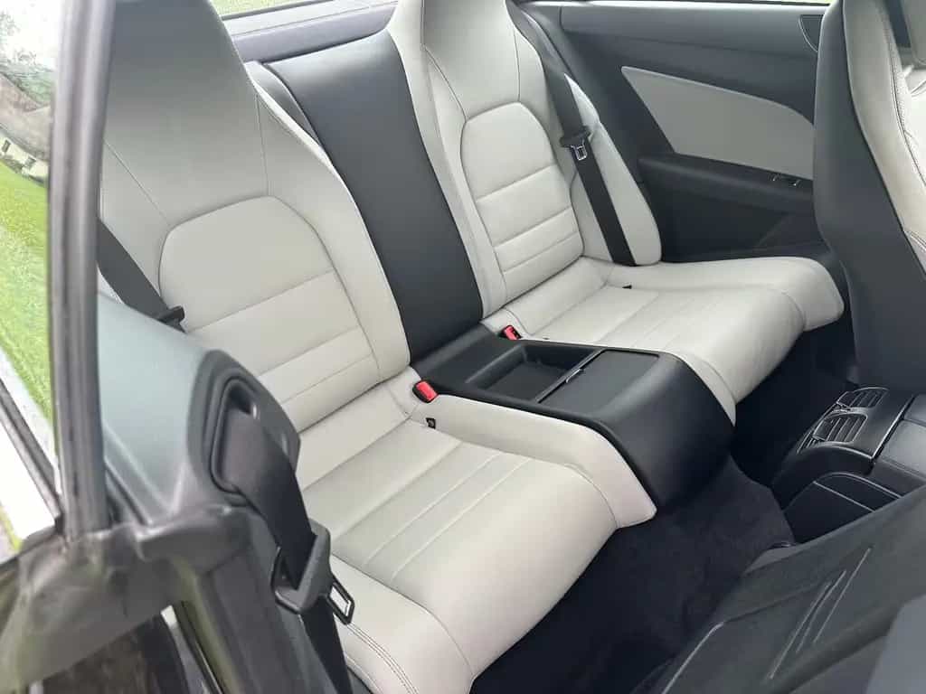 Mercedes-Benz E 350 Coupe AMG-Line Super Optik wenig km 10/2011-photo-13