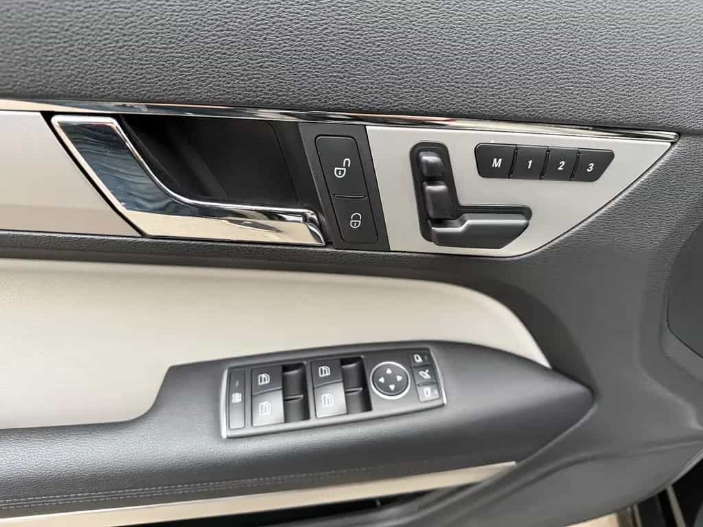 Mercedes-Benz E 350 Coupe AMG-Line Super Optik wenig km 10/2011-photo-17