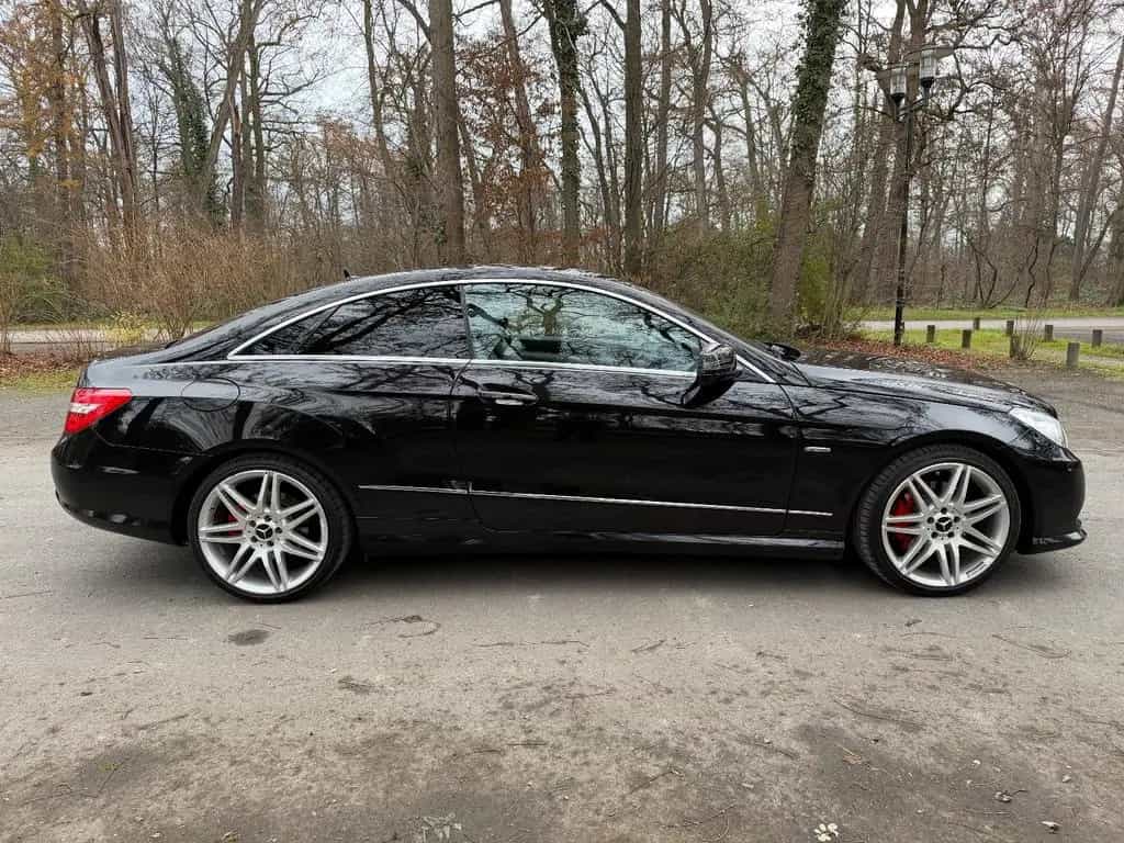 Mercedes-Benz E 350 Coupe AMG-Line Super Optik wenig km 10/2011-photo-5