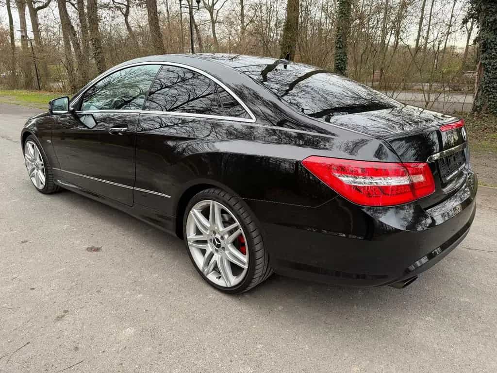 Mercedes-Benz E 350 Coupe AMG-Line Super Optik wenig km 10/2011-photo-8