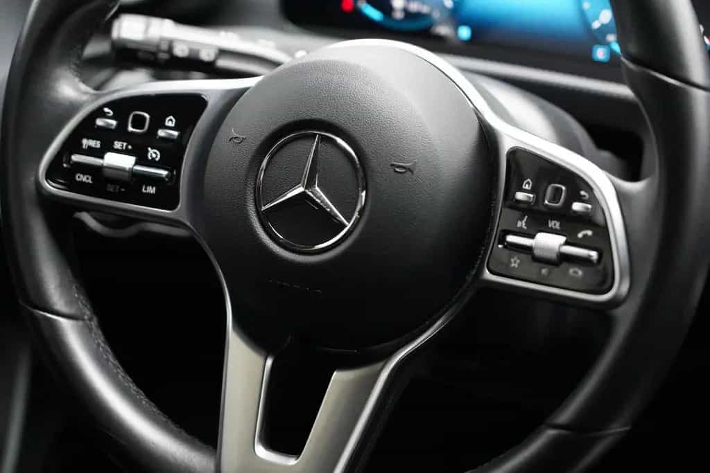 Mercedes-Benz A 180 Progressive Widescreen Kamera MBUX DAB 01/2022-photo-25