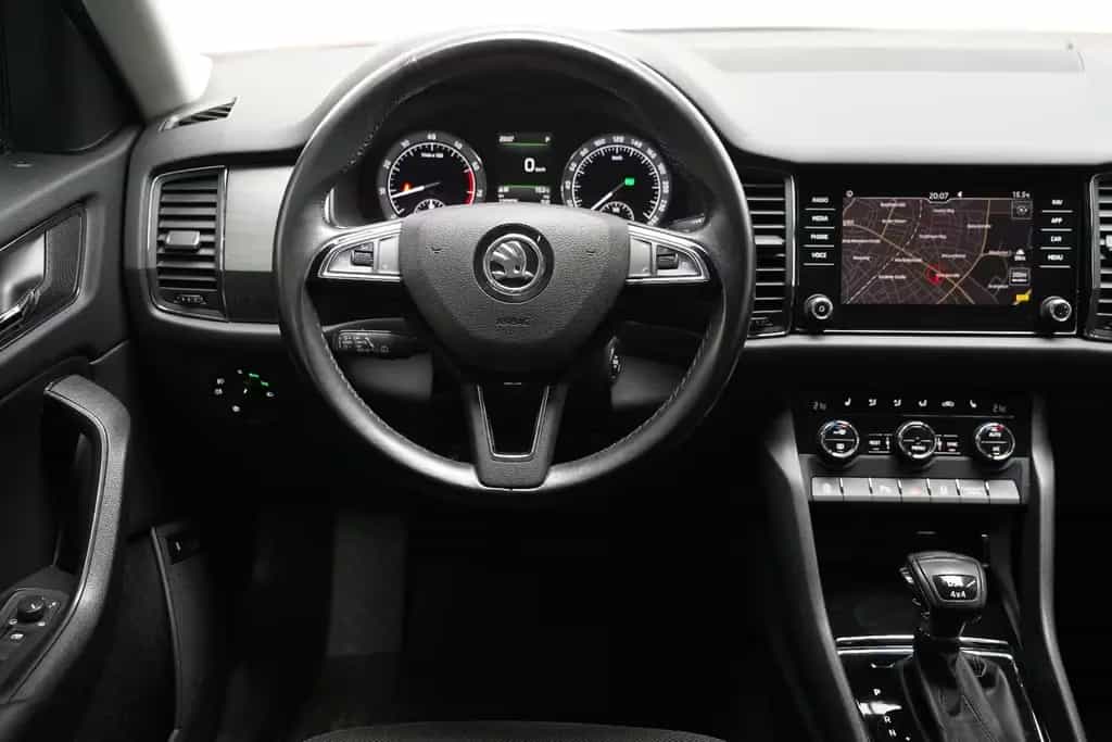 Skoda Kodiaq Ambition 4x4 DSG AHK PDC ACC Navi Kessy 07/2017-photo-17