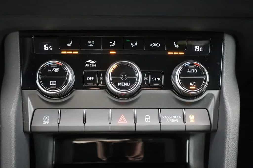 Skoda Karoq 1.5 TSI DSG Sportline LED Navi Sitzheizung 03/2022-photo-11