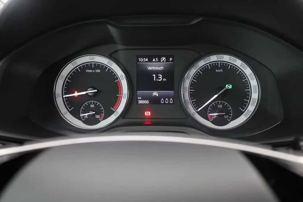 Skoda Karoq 1.5 TSI DSG Sportline LED Navi Sitzheizung 03/2022-photo-17