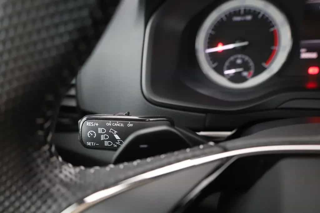 Skoda Karoq 1.5 TSI DSG Sportline LED Navi Sitzheizung 03/2022-photo-18