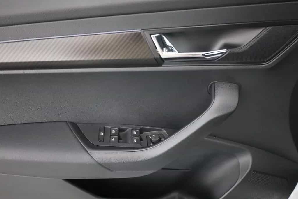 Skoda Karoq 1.5 TSI DSG Sportline LED Navi Sitzheizung 03/2022-photo-21