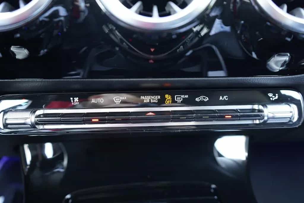 Mercedes-Benz CLA 200 SB AMG Line LED Navi Alcantara Keyless 07/2020-photo-19