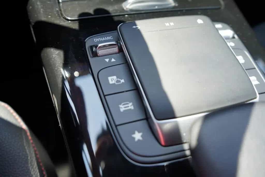 Mercedes-Benz CLA 200 SB AMG Line LED Navi Alcantara Keyless 07/2020-photo-22