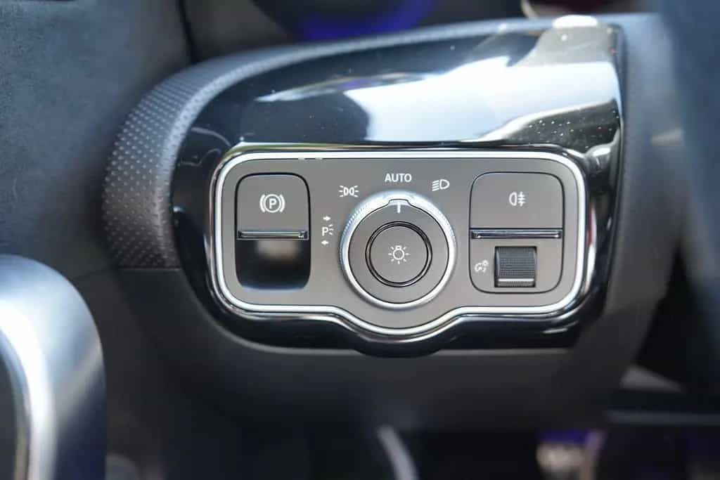Mercedes-Benz CLA 200 SB AMG Line LED Navi Alcantara Keyless 07/2020-photo-24