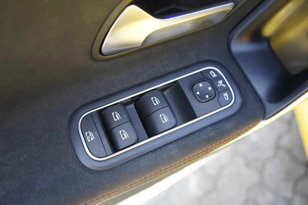 Mercedes-Benz CLA 200 SB AMG Line LED Navi Alcantara Keyless 07/2020-photo-26