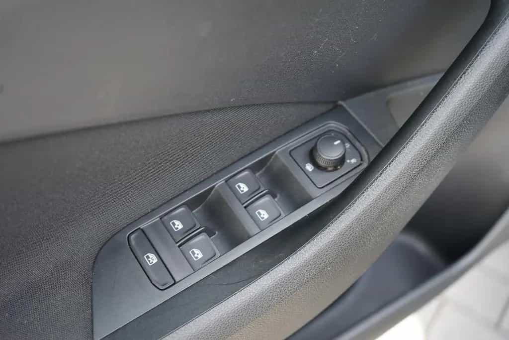 Skoda Kamiq 1.0 Tour LED SmartLink Sitzheizung DAB 12/2022-photo-14