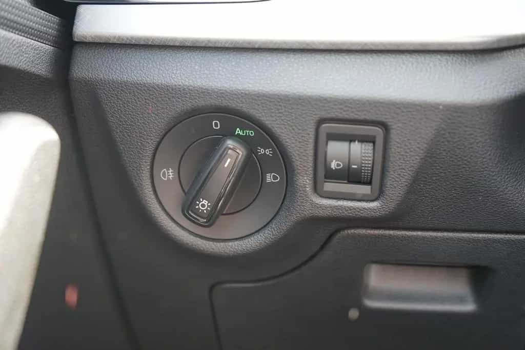 Skoda Kamiq 1.0 Tour LED SmartLink Sitzheizung DAB 12/2022-photo-17