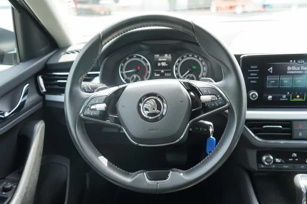 Skoda Kamiq 1.0 Tour LED SmartLink Sitzheizung DAB 12/2022-photo-18