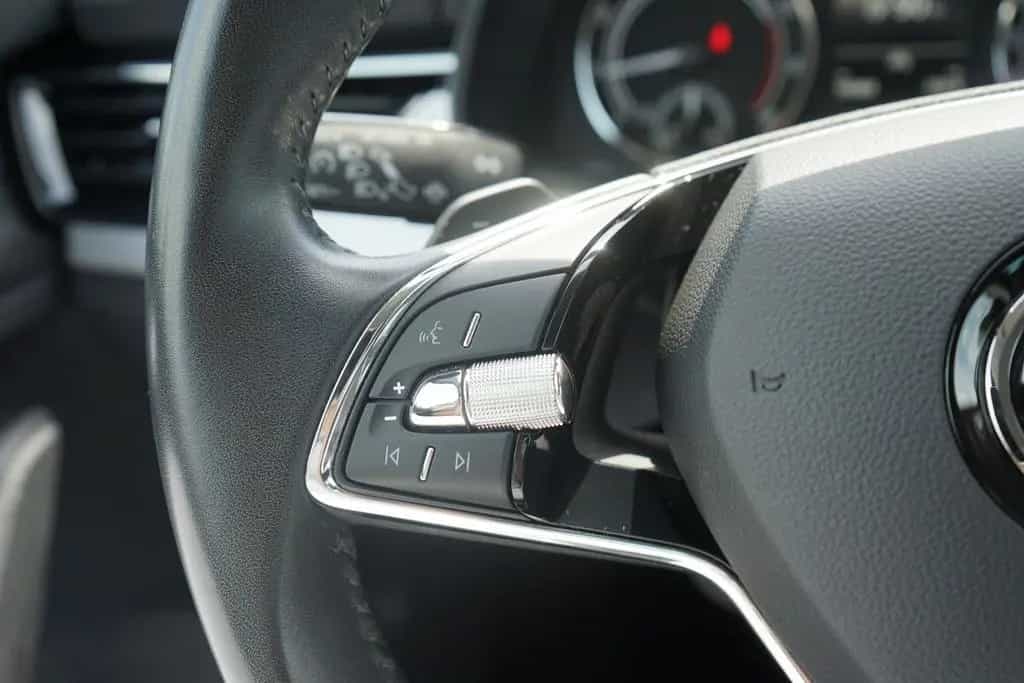 Skoda Kamiq 1.0 Tour LED SmartLink Sitzheizung DAB 12/2022-photo-20