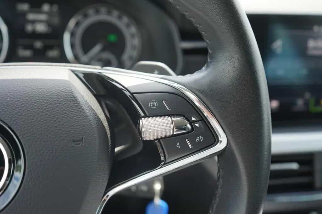Skoda Kamiq 1.0 Tour LED SmartLink Sitzheizung DAB 12/2022-photo-22